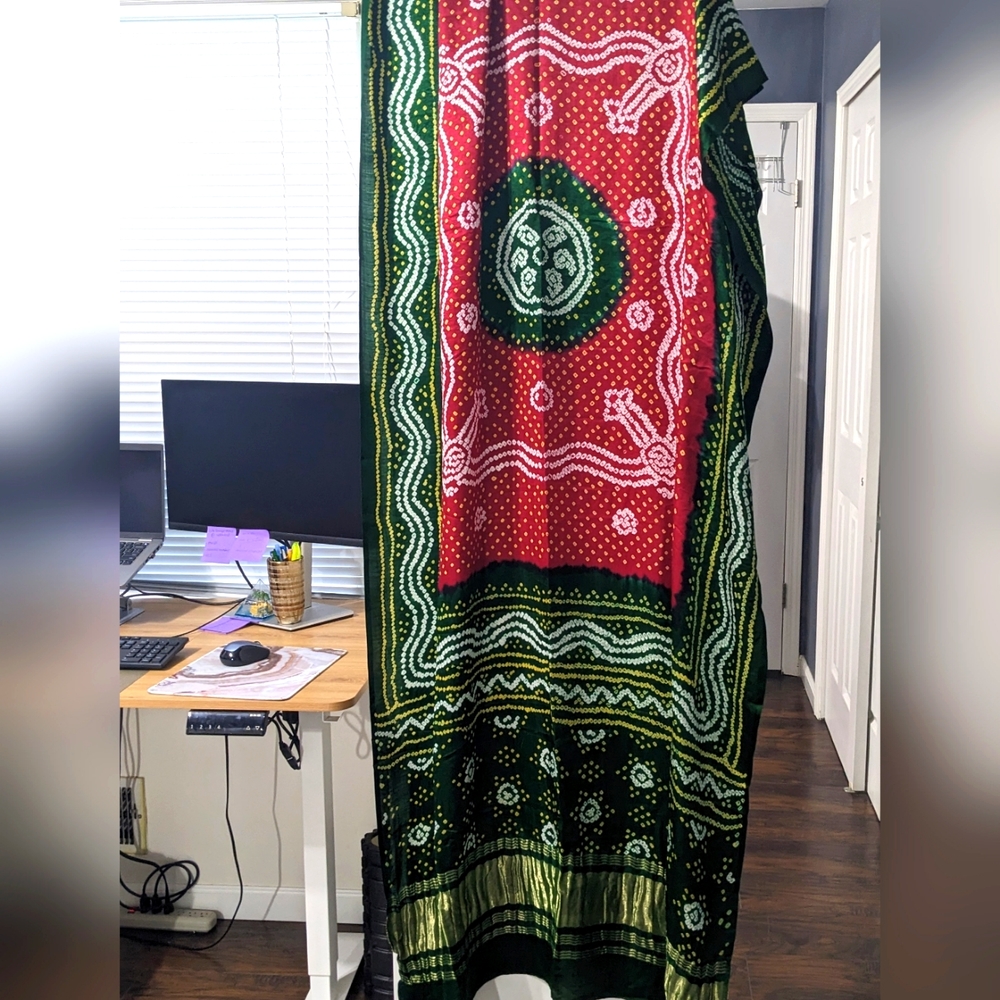 Indian silk bandhani dupatta - like new!